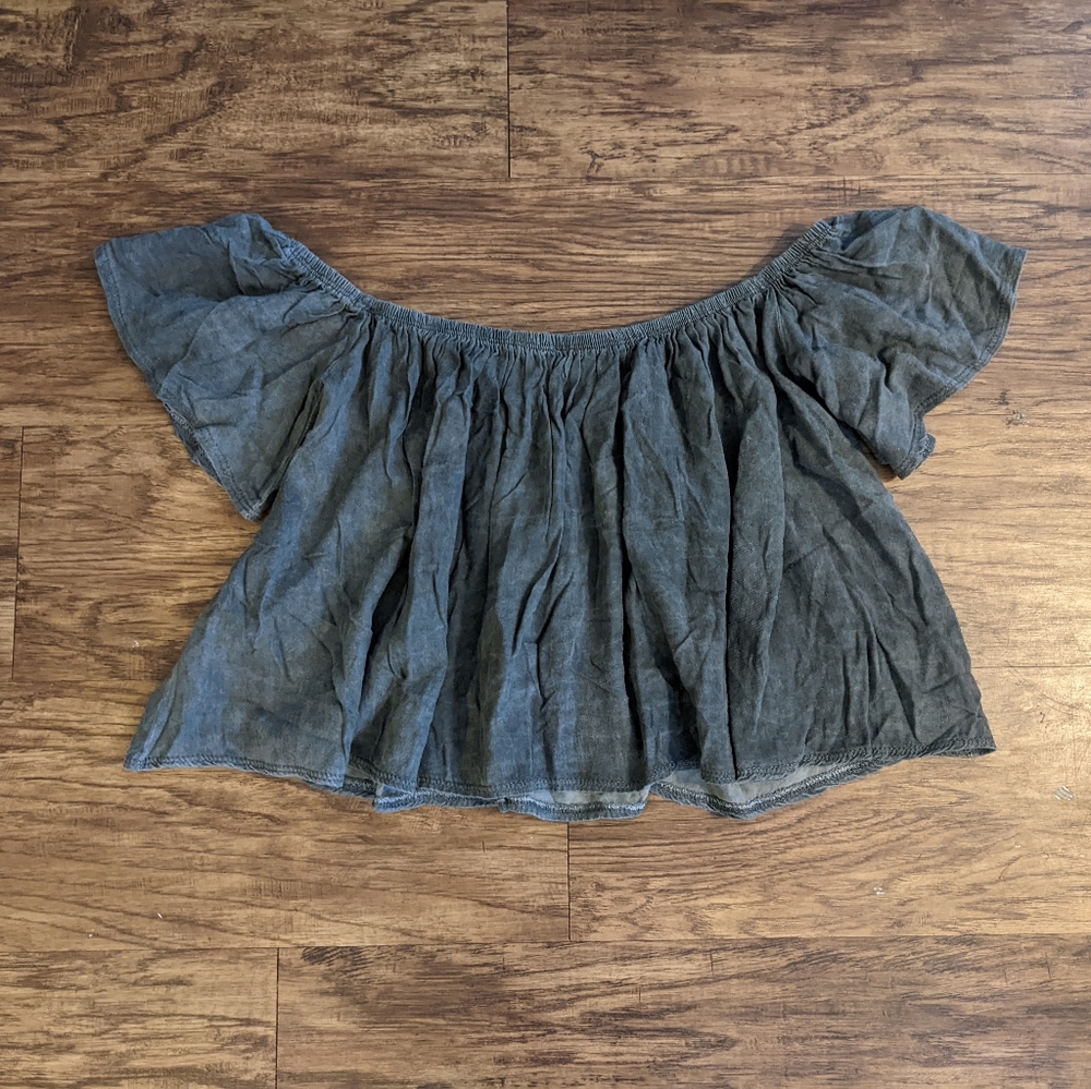Ollie and Chloe by Jolie Off the shoulder crop top